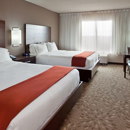 Holiday Inn Express Hotel And Suites Saint Robert By Ihg Exterior photo