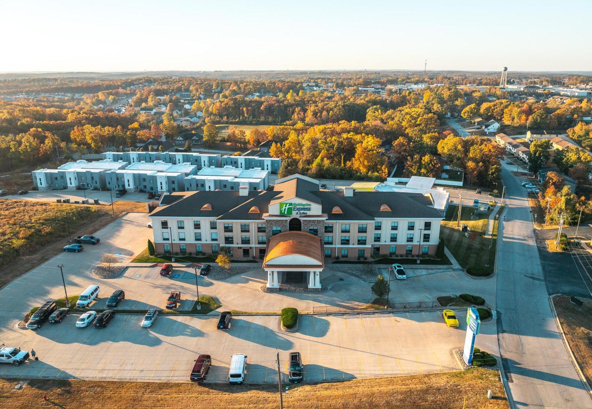 Holiday Inn Express Hotel And Suites Saint Robert By Ihg Exterior photo
