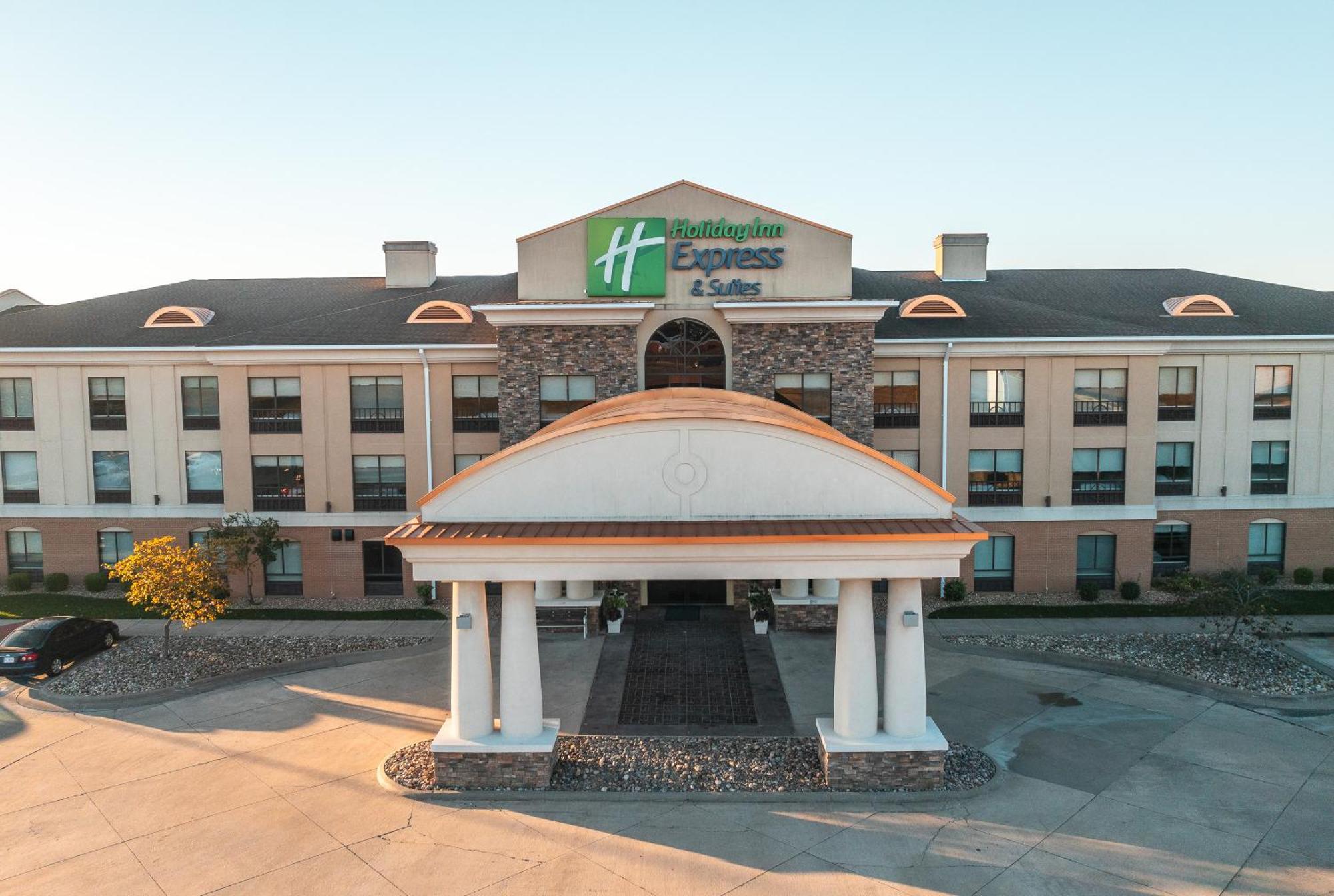 Holiday Inn Express Hotel And Suites Saint Robert By Ihg Exterior photo