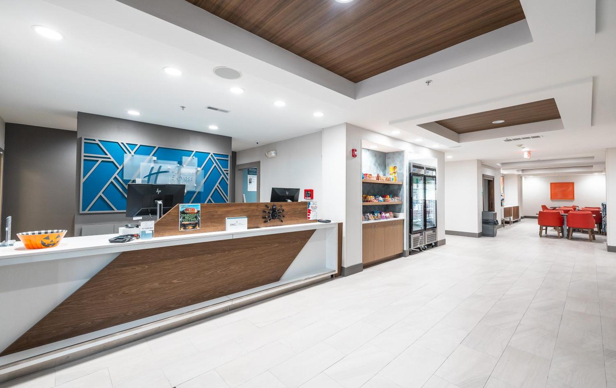 Holiday Inn Express Hotel And Suites Saint Robert By Ihg Exterior photo