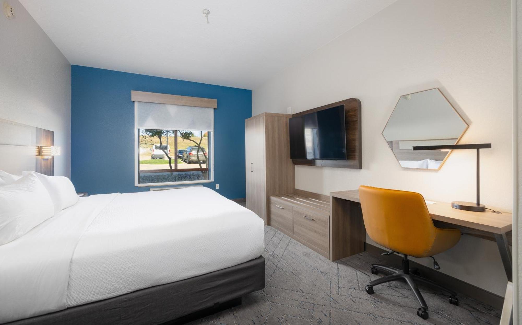 Holiday Inn Express Hotel And Suites Saint Robert By Ihg Exterior photo